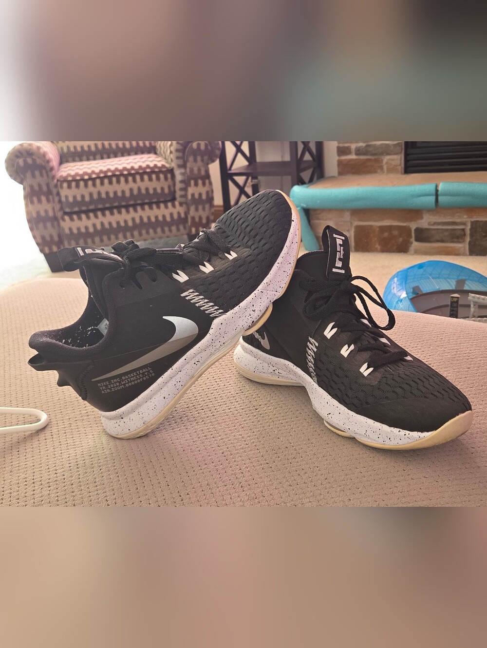 Nike LeBron Witness V Youth Basketball Shoes Black CT4629-001 Size 6.5